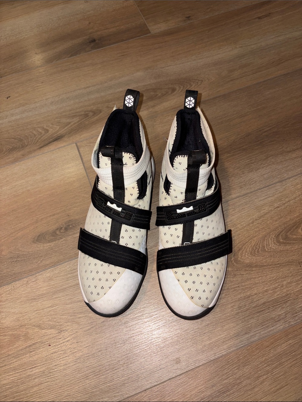 Nike, LeBron zoom Soldier 10, size 6.5Y